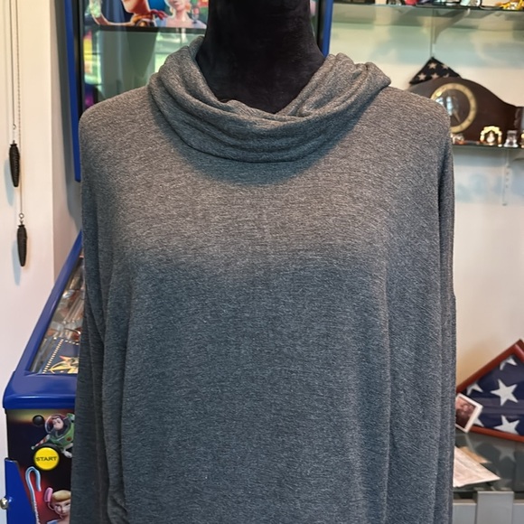 Yogalicious Sweater Women's Medium Grey Cowl Neck Pockets Pullover - Picture 2 of 6